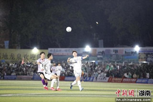 开云体育官方入口-湘苏千里绿茵会  永州新田与扬州高邮以球续情谊|新田二中|林波|赵宇锐|唐小晴|高邮市_新浪体育_新浪新闻